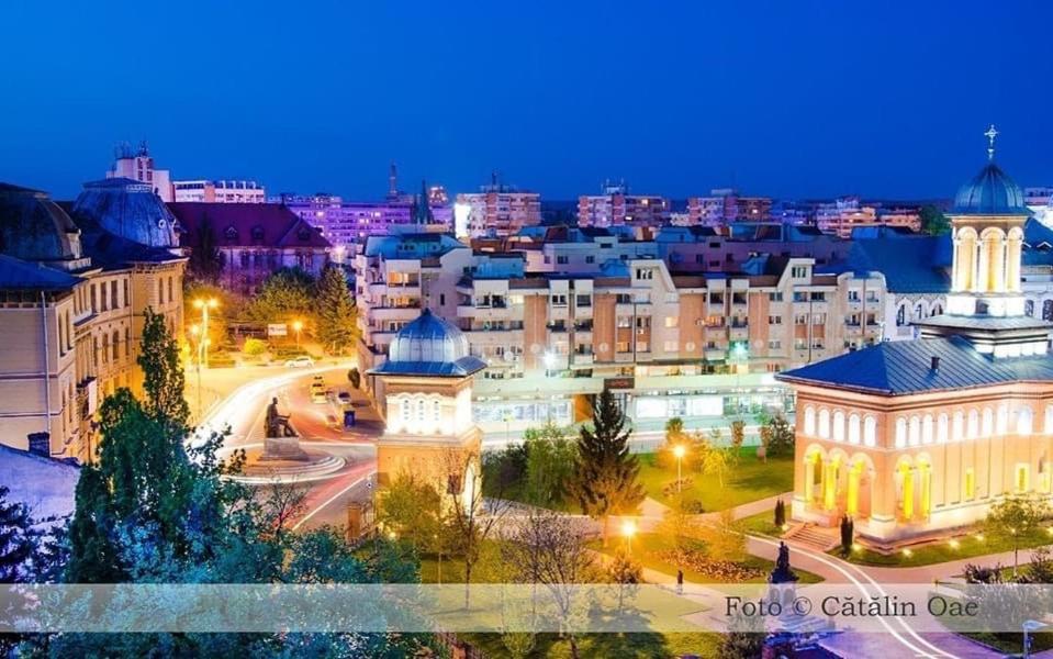 Blue Light Ultracentral Craiova Buitenkant foto